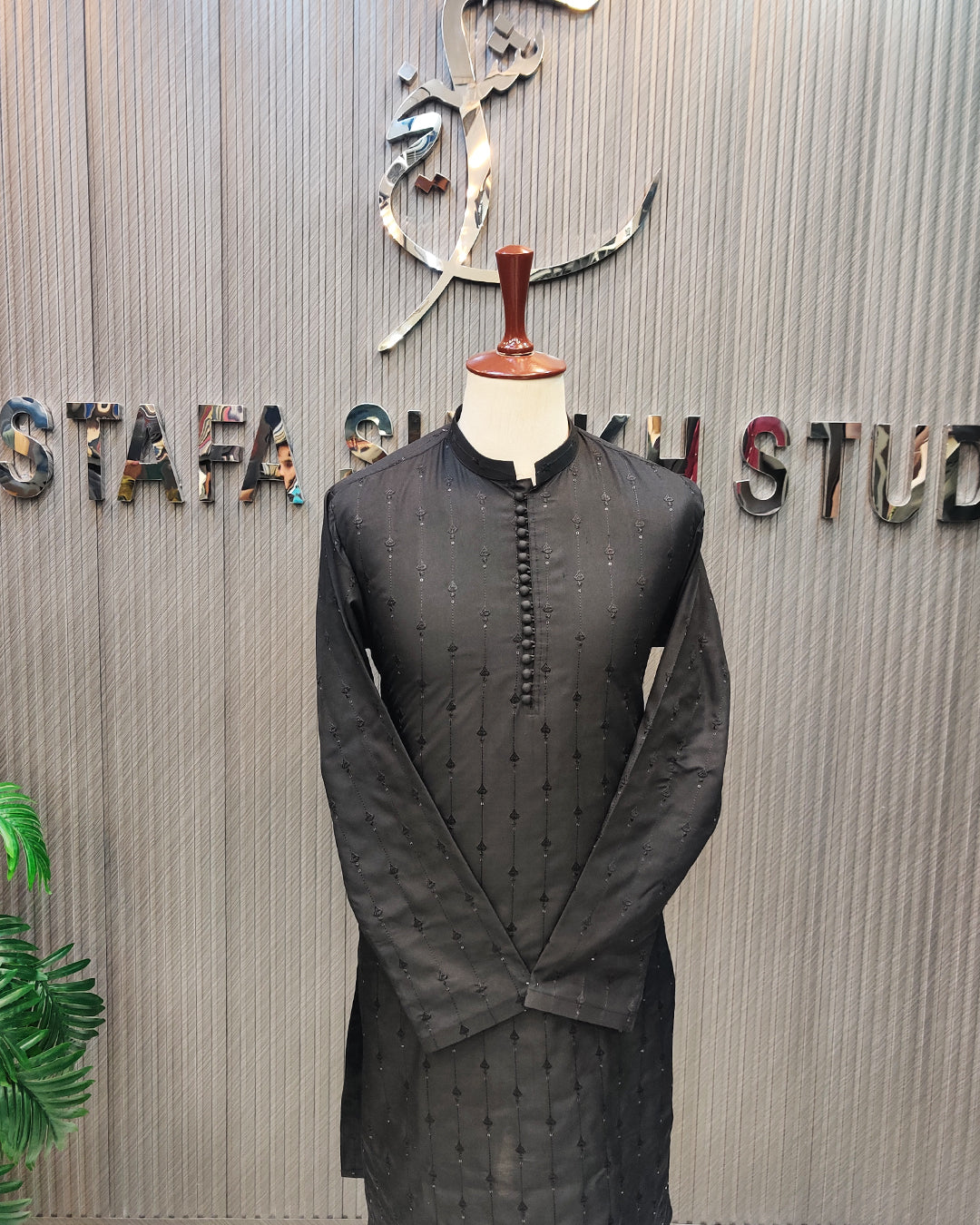 Black Textured Kurta Pajama – Premium Men’s Traditional Wear